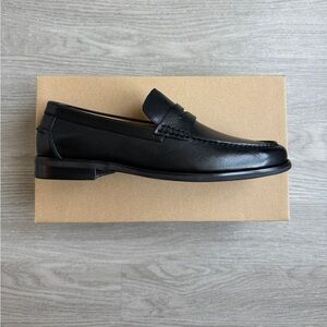 Steve Madden black leather loafers
